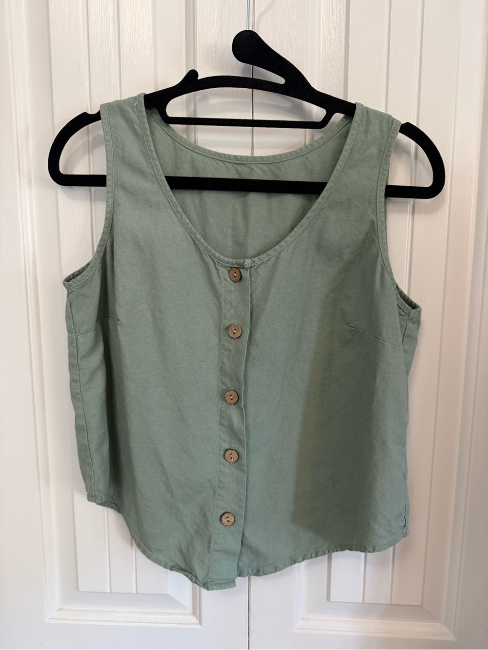 Linen Button-front Sleeveless Tank Top in Sage Green